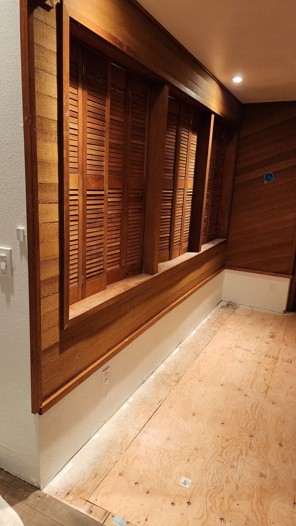 Gallery photos for Sunken Living Room Rebuild and Carpet Install in Fox Island: Image #7