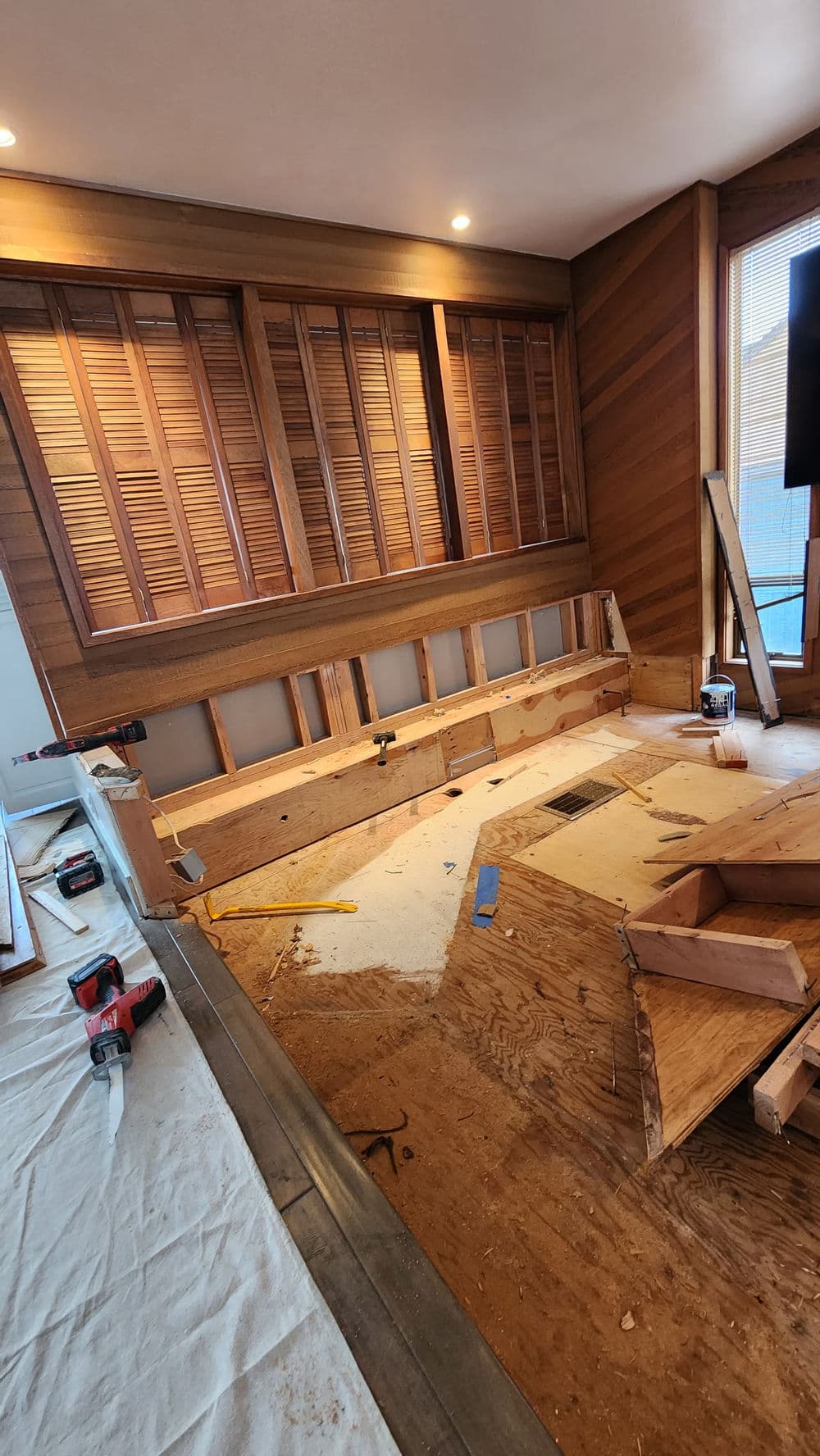 Gallery photos for Sunken Living Room Rebuild and Carpet Install in Fox Island: Image #13