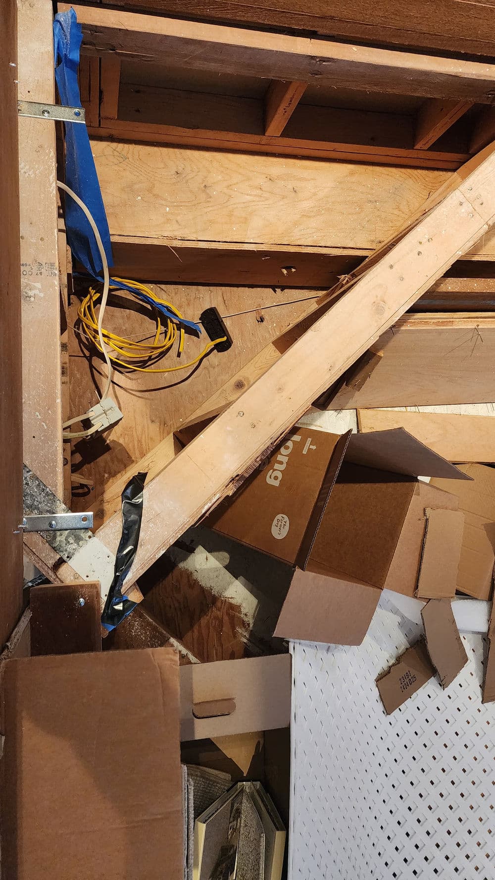 Gallery photos for Sunken Living Room Rebuild and Carpet Install in Fox Island: Image #19