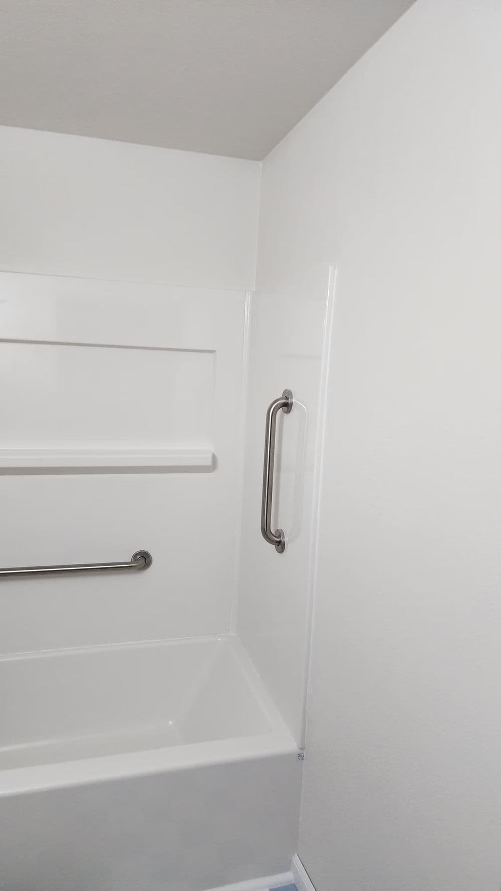 Bathroom Tub Surround Replacement and Drywall Repair on Bainbridge Island