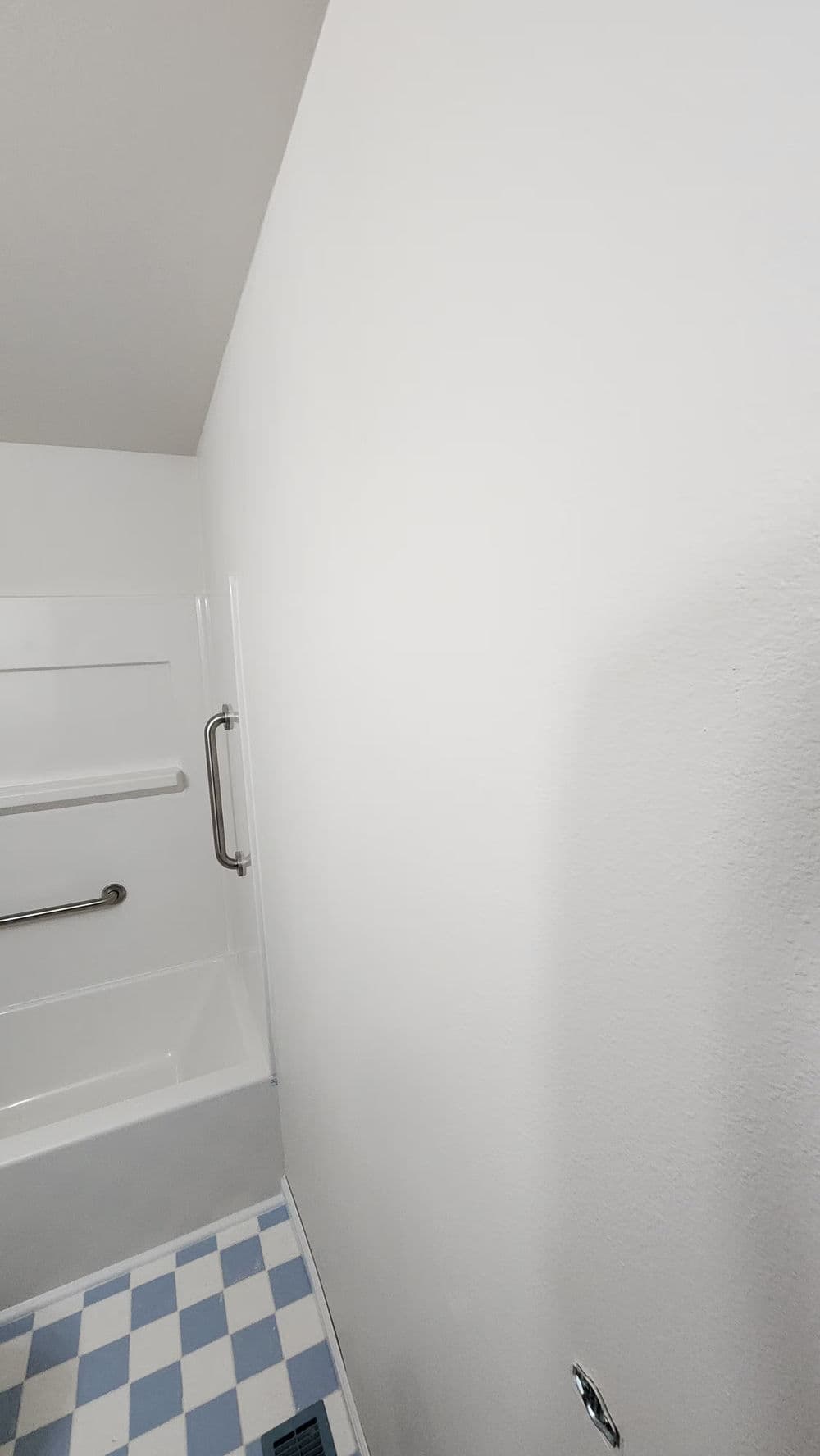 Gallery photos for Bathroom Tub Surround Replacement and Drywall Repair on Bainbridge Island: Image #19